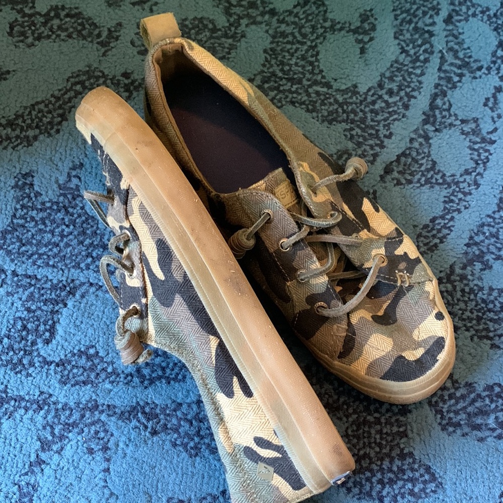 Camo Sperry slip on sneakers